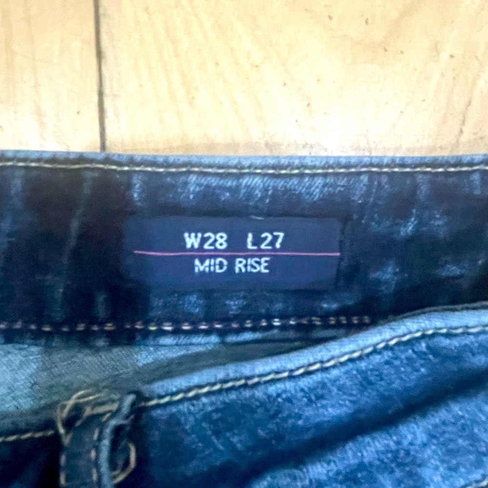 Mid Rise Jeans - Picture 7 of 8